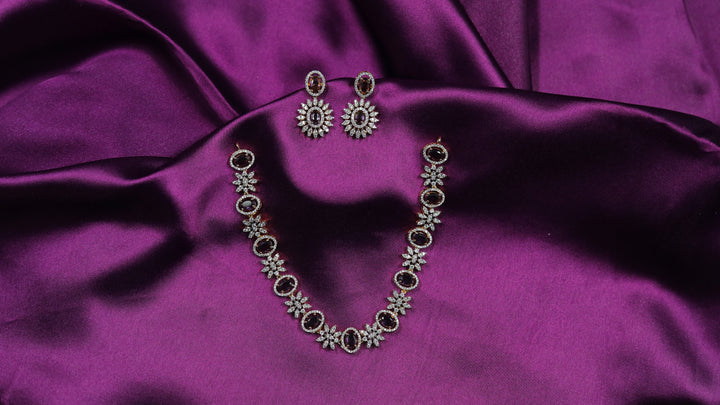 IHITA SHORT NECKLACE