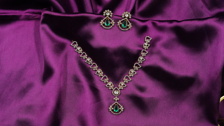 VITHISHA SHORT NECKLACE