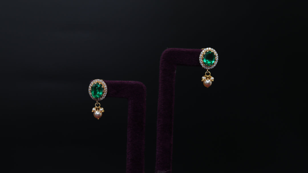 ANVIKA SHORT NECKLACE