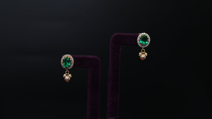 ANVIKA SHORT NECKLACE