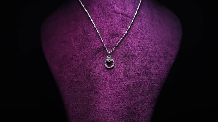 ELARIS CHAIN PENDANT