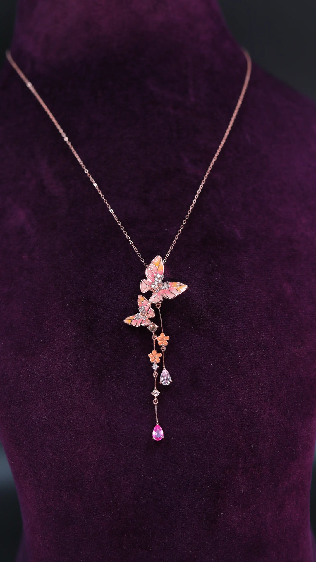 UNISIA CHAIN PENDANT