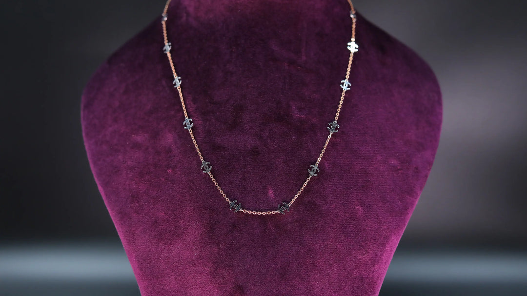 VRUSNI CHAIN PENDANT