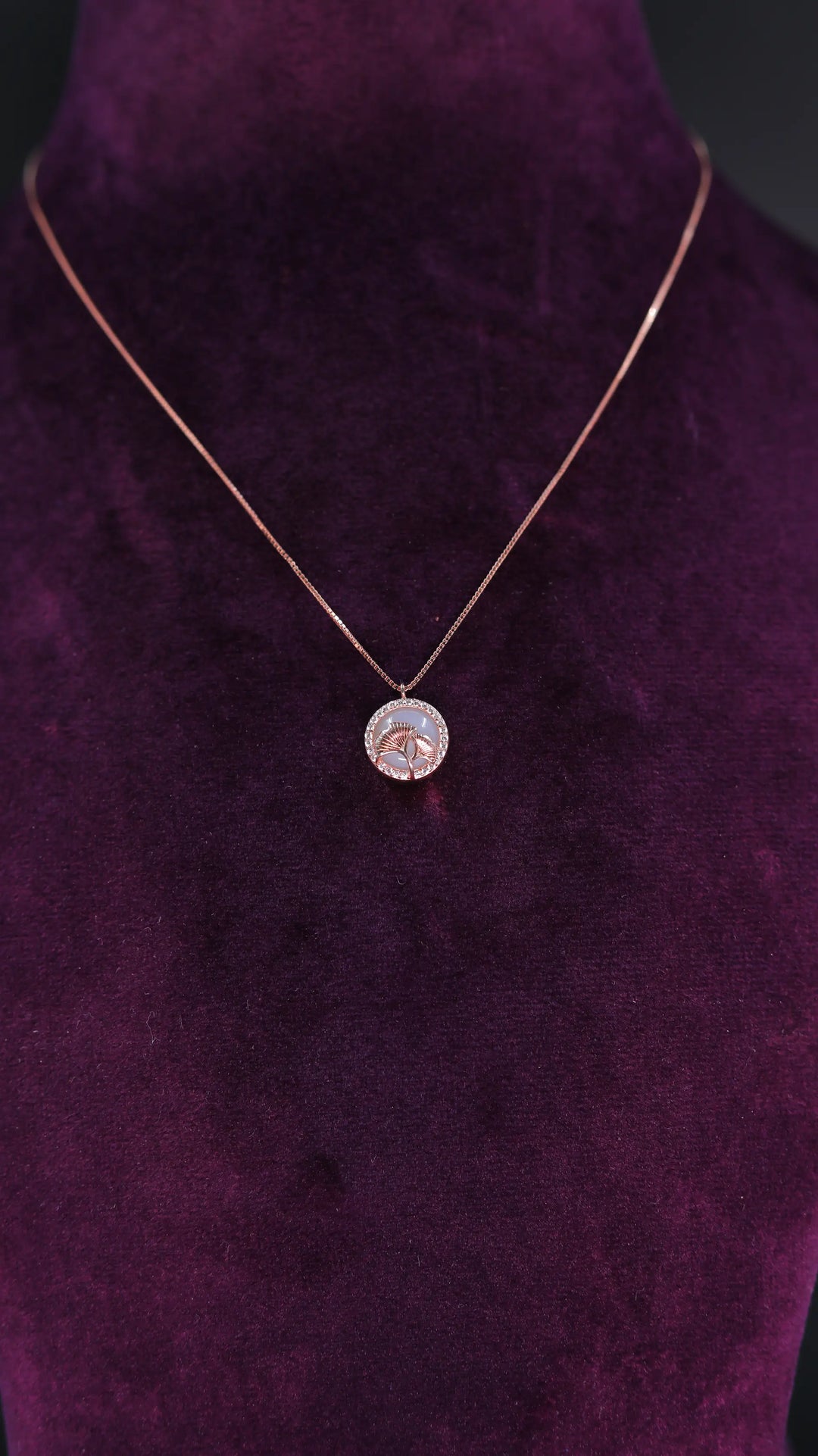 TONA CHAIN PENDANT