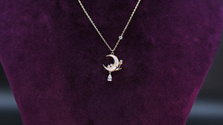 LUNA CHAIN PENDANT