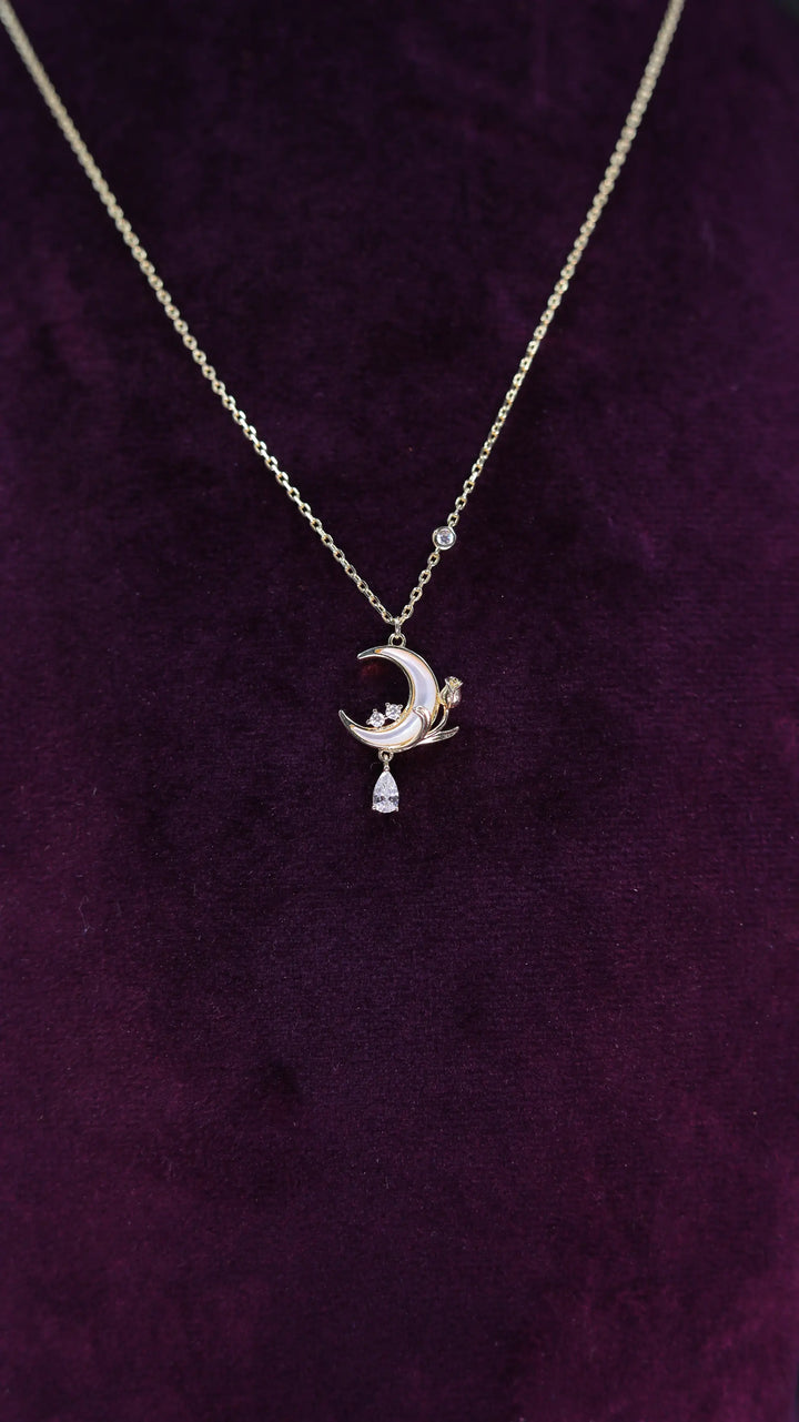 LUNA CHAIN PENDANT