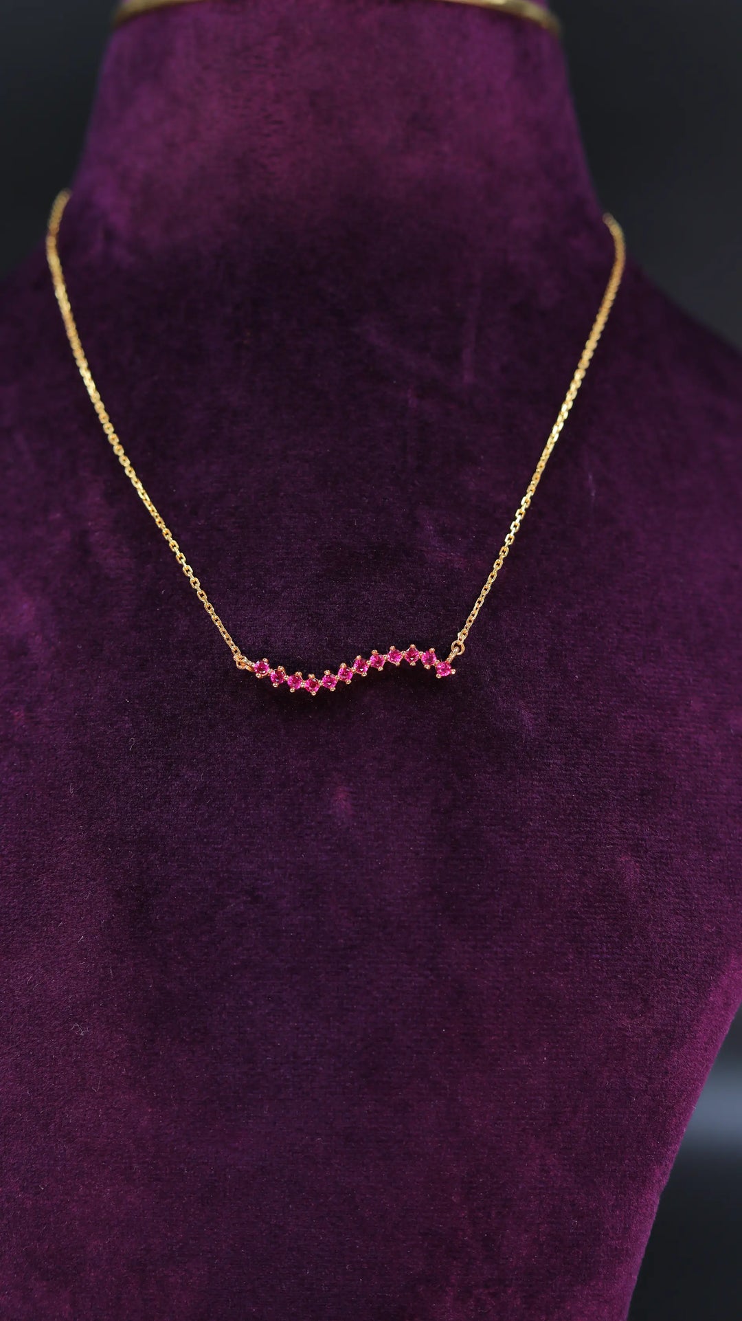 NIVA CHAIN PENDANT
