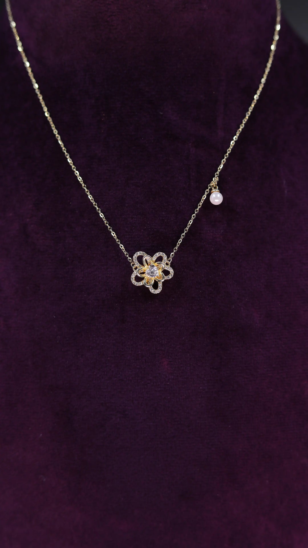 LUMA CHAIN PENDANT