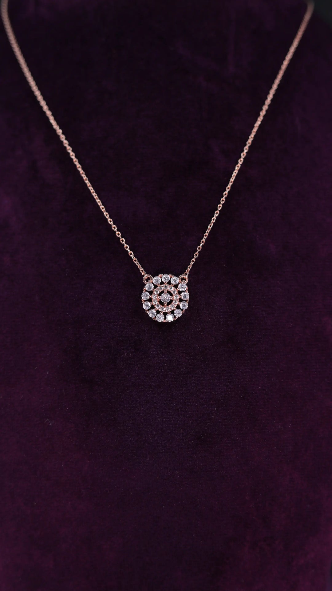 LUSHRA CHAIN PENDANT