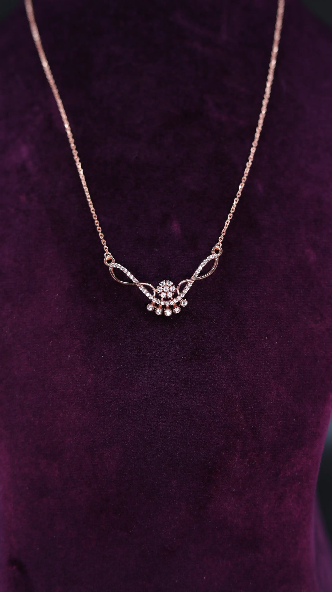 CHAIRA CHAIN PENDANT